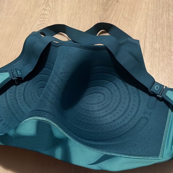 Women’s Under Armour Sports Bra - Picture 4 of 5